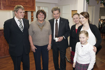 Jari Järvelä, Maire Toivonen, Sauli Niinistö, Leena-Maija Rantala, Nelli Rantala ja Miina Rantala
Kuvat: Pertti kangasniemi