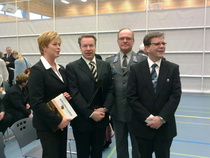 Pöytyän Kisariihessä järjestetyssä Itsenäisyyspäivän juhlatilaisuudessa juhlapuhujana oli kansanedustaja Ilkka Kanerva. Ilkka Kanervan kanssa kuvassa vasemmalta oikealle kunnanhallituksen pj Anne Ketola, kunnanvaltuuston pj Reino Kallio ja kunnanjohtaja Kari Jokela. 