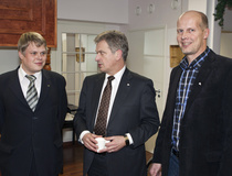 Toimitusjohtaja Jari Järvelä, Sauli Niinistö ja Ilkka Rantala 
Kuvat: Pertti kangasniemi