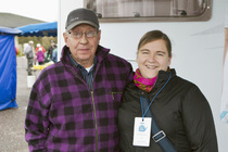 Kyrön torilla. Kuvassa Touko Verho ja Ulla-Riitta Arvola
Kuvaaja: Pertti Kangasniemi