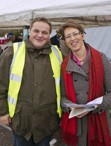 Pöytyän Kokoomus on vaaliliitossa Kristillisdemokraattien kansssa. Kyrön torilla piipahti myös europarlamentaarikko Sari Essayah.
Kuvaaja: Pertti Kangasniemi